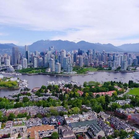 Charming Heritage Home With Mountain And City Views バンクーバー エクステリア 写真