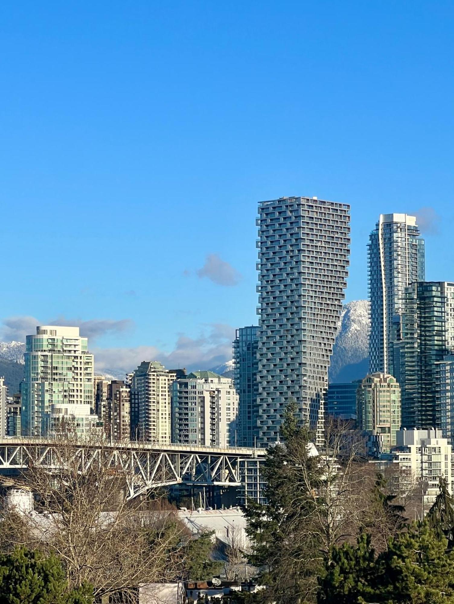 Charming Heritage Home With Mountain And City Views バンクーバー エクステリア 写真